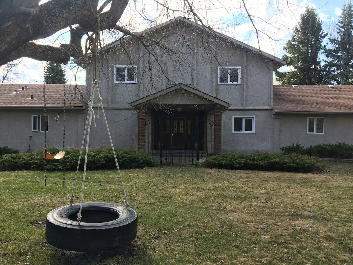 Exterior of a Lakewater Home